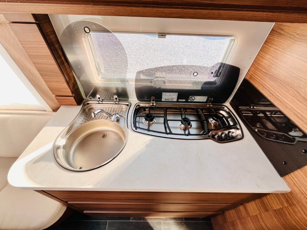 PUCCINI 550 E 2,5 ALDE+VLOERVERWARMING Tabbert | Caravan | EZ: | 4 Slaapplaatsen | Toegestane totaalgewicht: 2.000 kg - Afbeelding 18