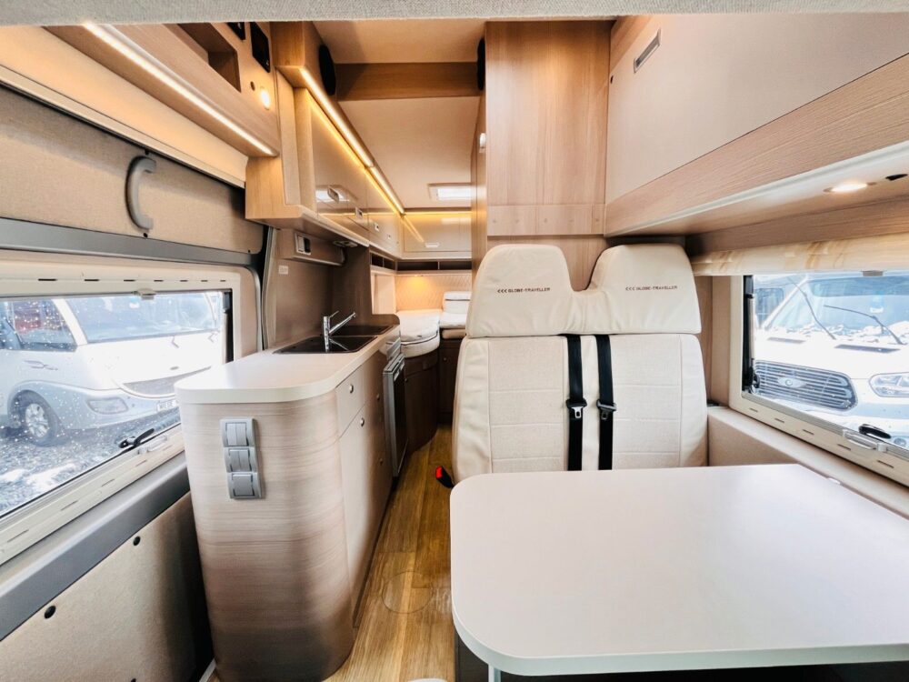 Globe-Traveller Voyager Z – Enkelbedden, Klapbed, SAT-TV & Zonnepaneel! Globe-Traveller | Buscamper | Eerste toelating: 02/2018 | 64.800 km | 4 slaapplaatsen | Max. gewicht: 4.250 kg - Afbeelding 7