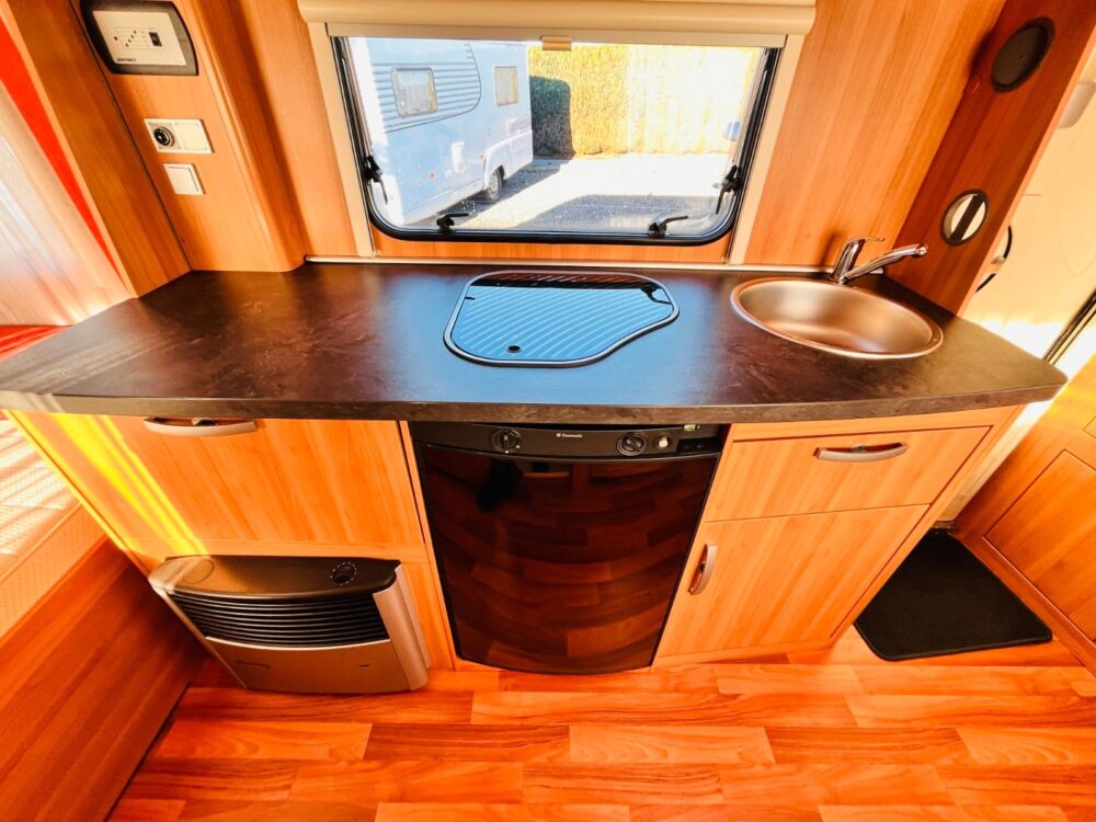 HYMER / ERIBA / Hymercar Sporting 440 A gelegenheid  / ERIBA / HYMERCAR | Wohnwagen | EZ: 05/2010 | 3 Schlafplätze | Zulässiges Gesamtgewicht: 1.350 kg - Afbeelding 14