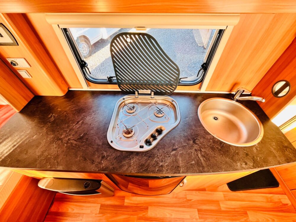 HYMER / ERIBA / Hymercar Sporting 440 A gelegenheid  / ERIBA / HYMERCAR | Wohnwagen | EZ: 05/2010 | 3 Schlafplätze | Zulässiges Gesamtgewicht: 1.350 kg - Afbeelding 15