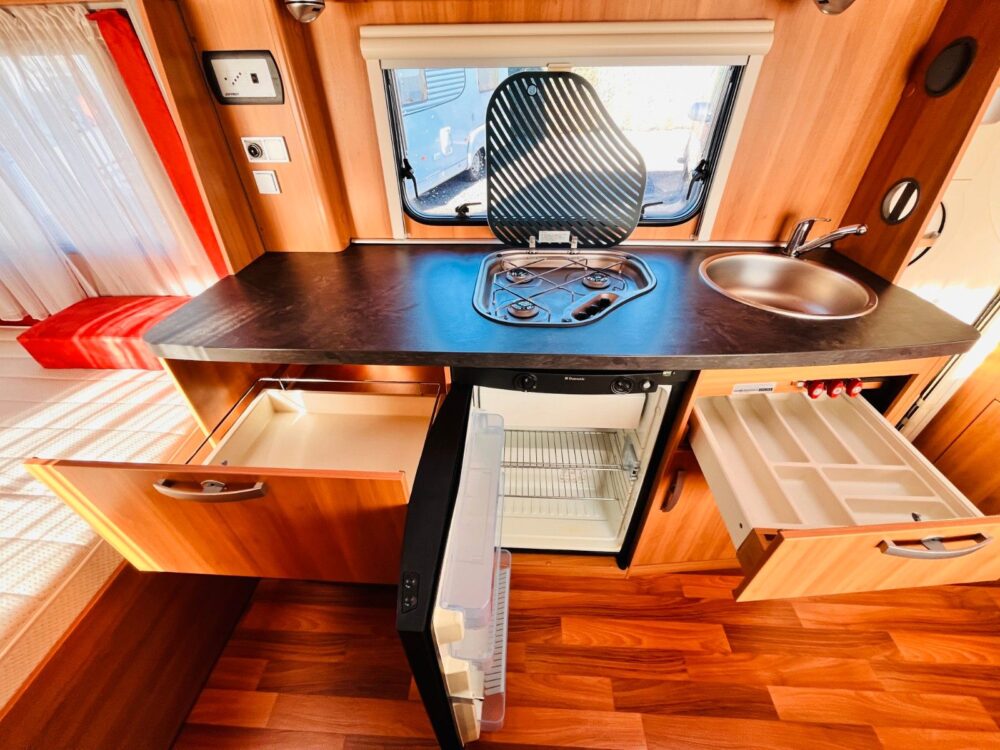 HYMER / ERIBA / Hymercar Sporting 440 A gelegenheid  / ERIBA / HYMERCAR | Wohnwagen | EZ: 05/2010 | 3 Schlafplätze | Zulässiges Gesamtgewicht: 1.350 kg - Afbeelding 17