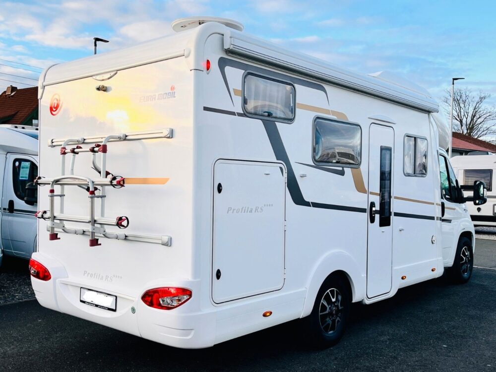 Eura Mobil PROFILA RS 660 HB DWARSBED HUBBED OPKLAPBED ZONNEPANELEN Eura Mobil | Halfintegraal | Eerste registratie: 04/2017 | 51.600 km | 4 slaapplaatsen | Toegestaan totaalgewicht: 3.850 kg - Afbeelding 2