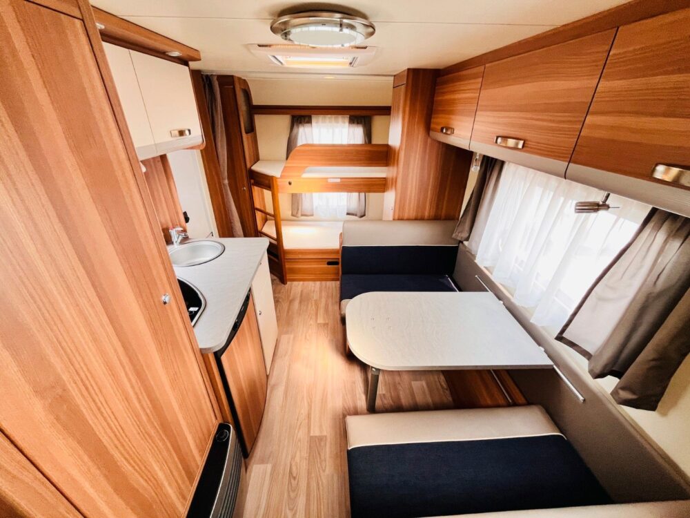 CARAONE 500 FDK ETAGENBETTEN FRANZ.BETT Weinsberg | Caravans | Eerste toelating: 04/2019 | 6 Slaapplaatsen | Toegestane totaalgewicht: 1.350 kg - Afbeelding 9