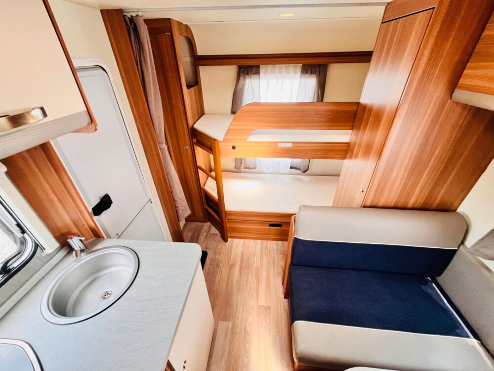 CARAONE 500 FDK ETAGENBETTEN FRANZ.BETT Weinsberg | Caravans | Eerste toelating: 04/2019 | 6 Slaapplaatsen | Toegestane totaalgewicht: 1.350 kg - Afbeelding 10