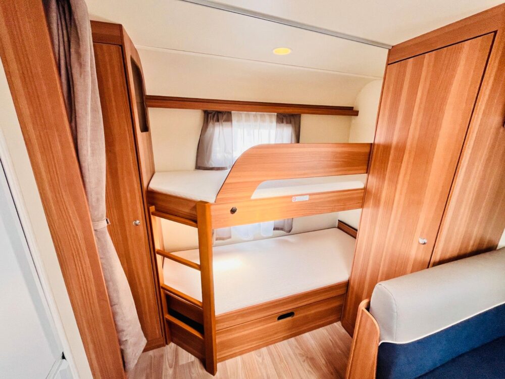 CARAONE 500 FDK ETAGENBETTEN FRANZ.BETT Weinsberg | Caravans | Eerste toelating: 04/2019 | 6 Slaapplaatsen | Toegestane totaalgewicht: 1.350 kg - Afbeelding 11