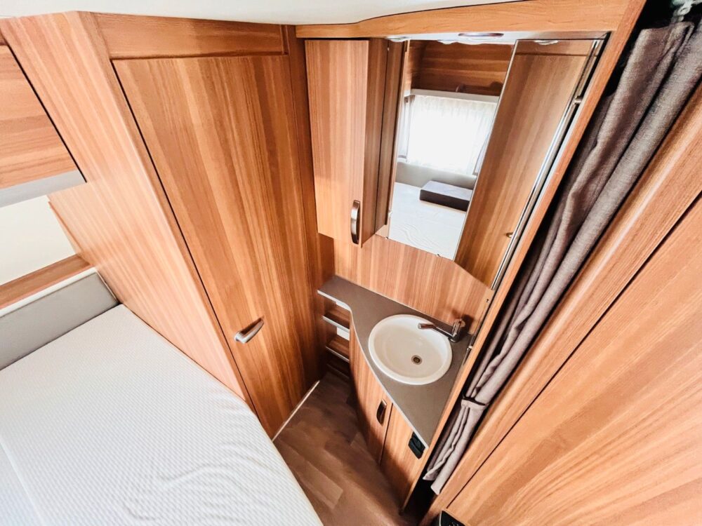 CARAONE 500 FDK ETAGENBETTEN FRANZ.BETT Weinsberg | Caravans | Eerste toelating: 04/2019 | 6 Slaapplaatsen | Toegestane totaalgewicht: 1.350 kg - Afbeelding 23