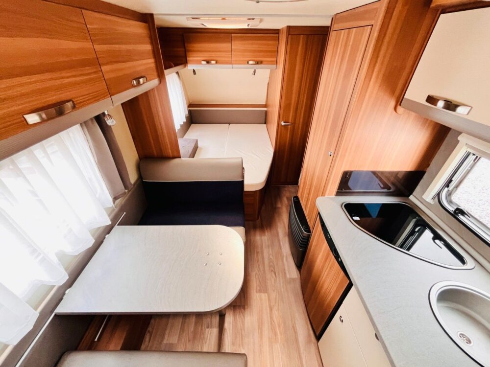 CARAONE 500 FDK ETAGENBETTEN FRANZ.BETT Weinsberg | Caravans | Eerste toelating: 04/2019 | 6 Slaapplaatsen | Toegestane totaalgewicht: 1.350 kg - Afbeelding 5