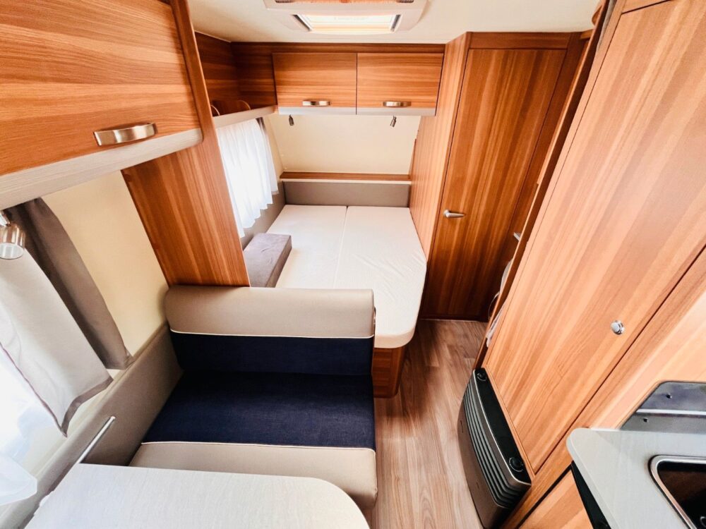 CARAONE 500 FDK ETAGENBETTEN FRANZ.BETT Weinsberg | Caravans | Eerste toelating: 04/2019 | 6 Slaapplaatsen | Toegestane totaalgewicht: 1.350 kg - Afbeelding 6