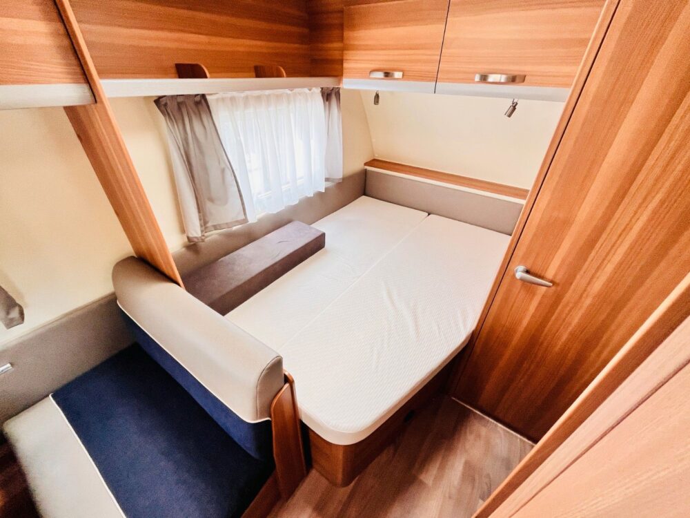 CARAONE 500 FDK ETAGENBETTEN FRANZ.BETT Weinsberg | Caravans | Eerste toelating: 04/2019 | 6 Slaapplaatsen | Toegestane totaalgewicht: 1.350 kg - Afbeelding 7