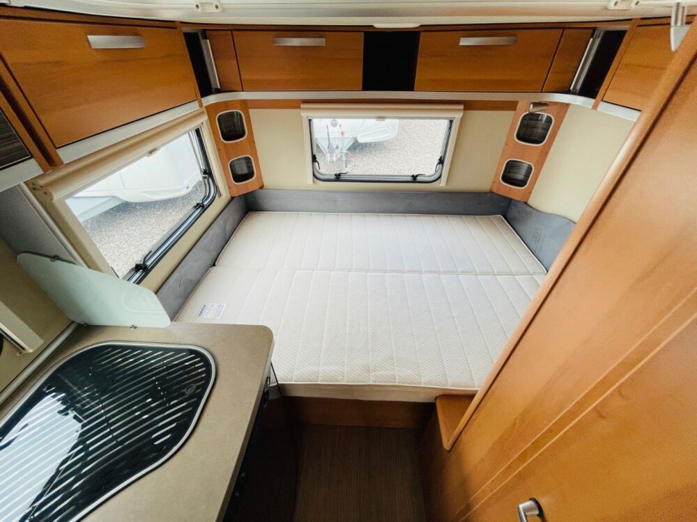 HYMER / ERIBA / HYMERCAR FEELING 425 QUERBETT OPKLAPDACH HYMER / ERIBA / HYMERCAR | Caravans | Eerste toelating: 10/2015 | 3 Slaapplaatsen | Toegestane totaalgewicht: 1.300 kg - Afbeelding 11
