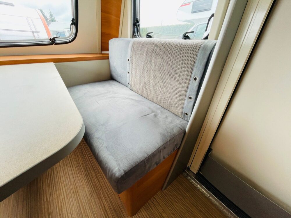HYMER / ERIBA / HYMERCAR FEELING 425 QUERBETT OPKLAPDACH HYMER / ERIBA / HYMERCAR | Caravans | Eerste toelating: 10/2015 | 3 Slaapplaatsen | Toegestane totaalgewicht: 1.300 kg - Afbeelding 16
