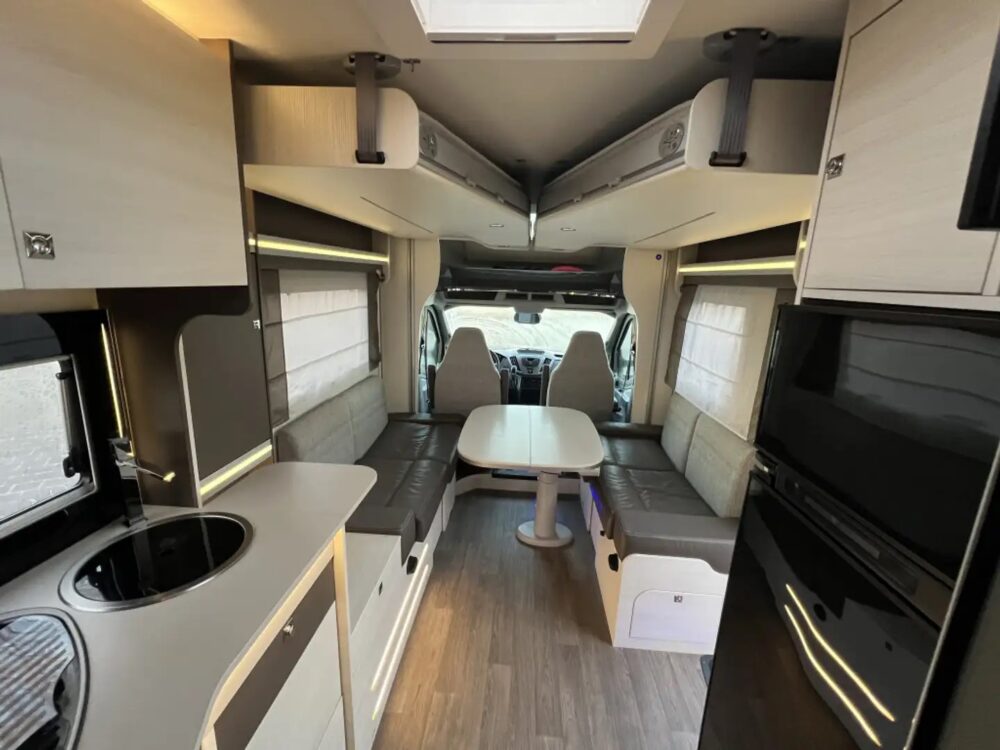 Challenger Mageo 270 – Slechts 6,5 m, Automatische transmissie | Semi-integraal Fiat-chassis | Eerste registratie: 03/2018 | 55.600 km | 4 slaapplaatsen | Maximaal toegestaan ​​gewicht: 3.500 kg - Afbeelding 5