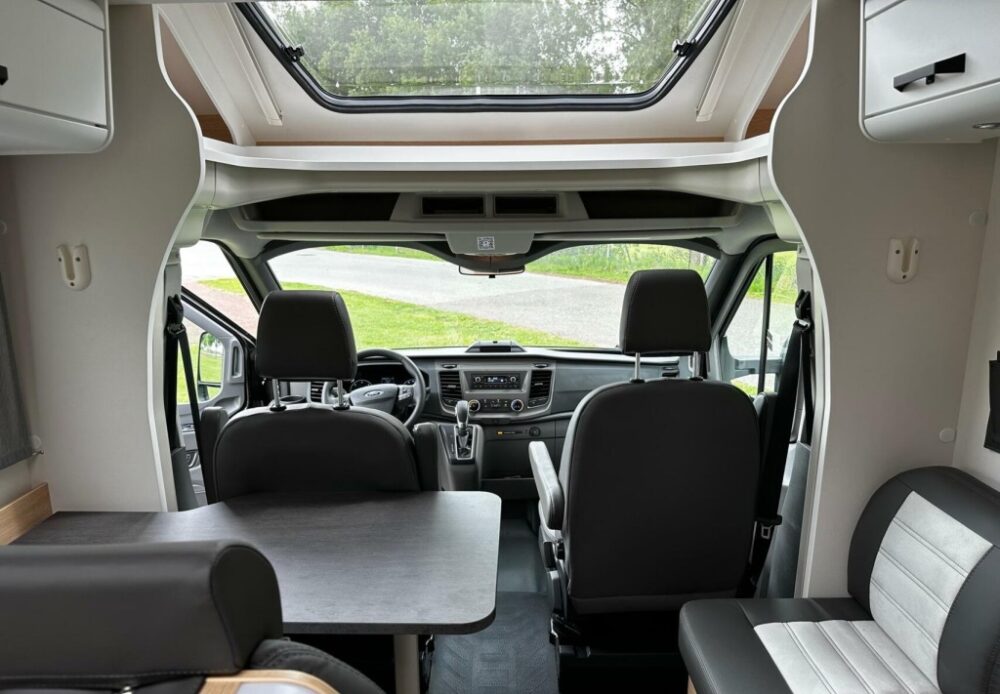 Ford Transit Sunlight T680 – Slechts 7,36 m, automaat | Slaapplaatsen: 4 | Eerste registratie: 06/2025 | 24 km | Vermogen: 155 pk | Totaalgewicht: 3.500 kg - Afbeelding 5