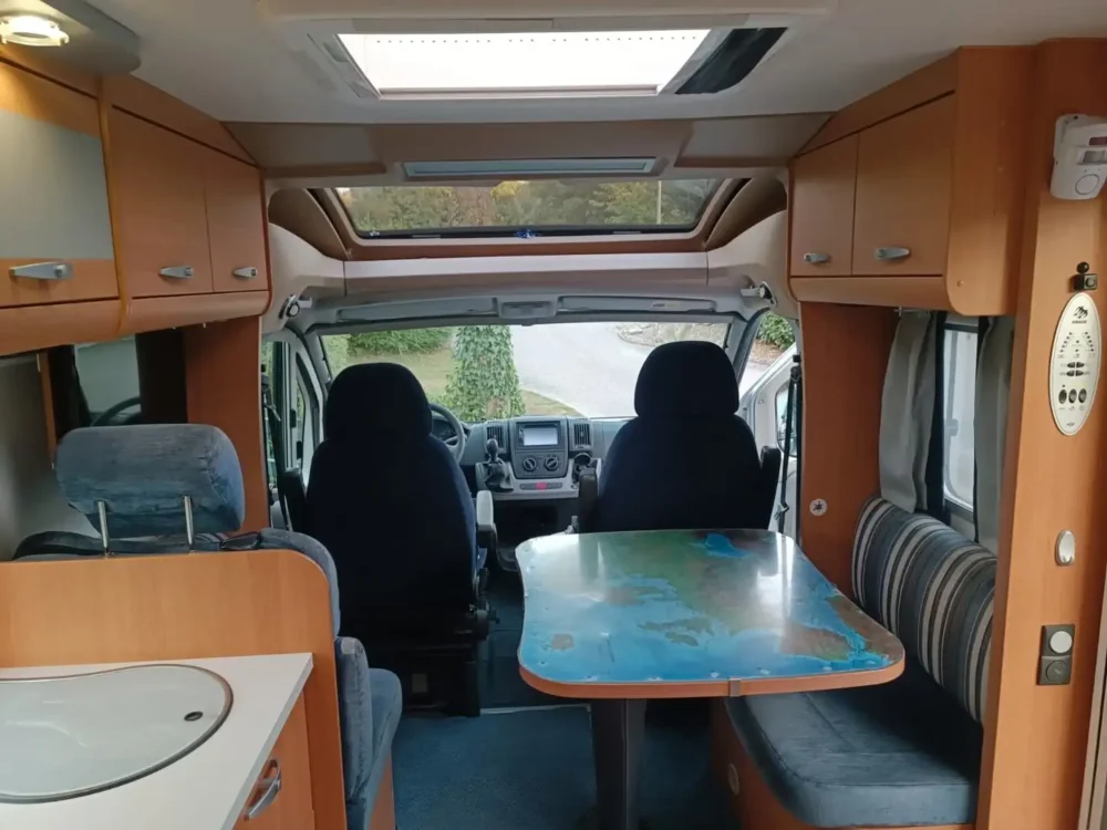 Knaus Sport TI700UFB – Slechts 7,26 m, Handgeschakeld | Slaapplaatsen: 4 | Eerste registratie: 11/2009 | 146.500 km | Vermogen: 158 pk | Totaalgewicht: 3.500 kg - Afbeelding 6