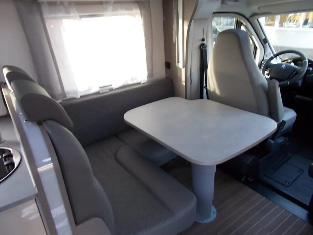 Etrusco T7300 SB – Slechts 7,50 m, Handgeschakeld | Slaapplaatsen: 4 | Eerste registratie: 01/2024 | 300 km | Vermogen: 140 pk | Totaalgewicht: 3.500 kg - Afbeelding 6