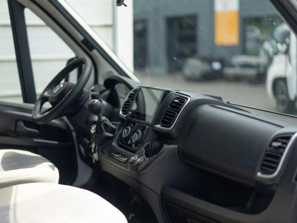 Etrusco T-Model T 5900 FB MJ24 – Slechts 5,95 m, Handgeschakeld | Slaapplaatsen: 3 | Eerste registratie: 06/2024 | 15 km | Vermogen: 140 pk | Totaalgewicht: 3.500 kg - Afbeelding 6