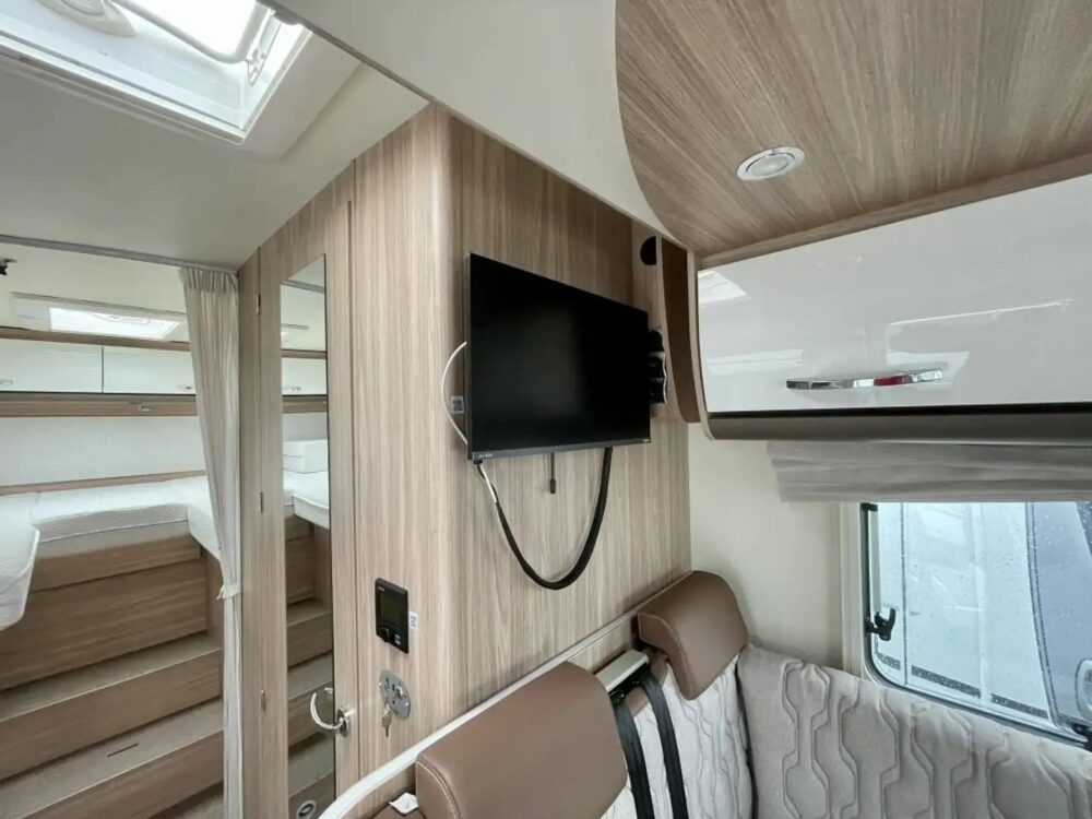 Bürstner Limited T 690 G – Slechts 6,98 m, Handgeschakeld | Slaapplaatsen: 4 | Eerste registratie: 03/2024 | 12.389 km | Vermogen: 165 pk | Totaalgewicht: 4.000 kg - Afbeelding 6