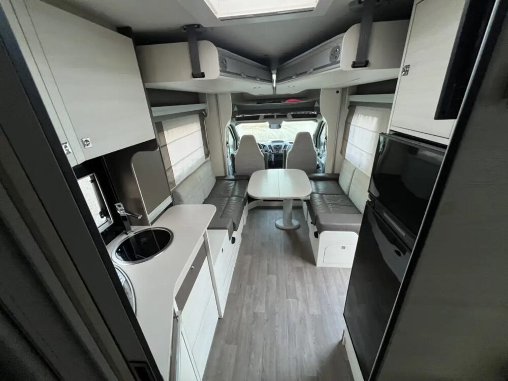 Challenger Mageo 270 – Slechts 6,5 m, Automatische transmissie | Semi-integraal Fiat-chassis | Eerste registratie: 03/2018 | 55.600 km | 4 slaapplaatsen | Maximaal toegestaan ​​gewicht: 3.500 kg - Afbeelding 7