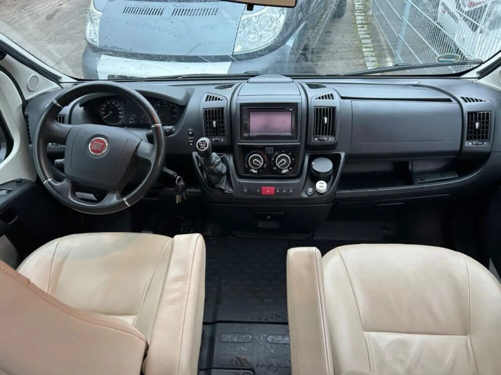 Hymer/Eriba Personenauto 322 GT – Slechts 5,99 m, Handgeschakeld | Slaapplaatsen: 4 | Eerste registratie: 03/2012 | 68.000 km | Vermogen: 131 pk | Totaalgewicht: 3.500 kg - Afbeelding 7