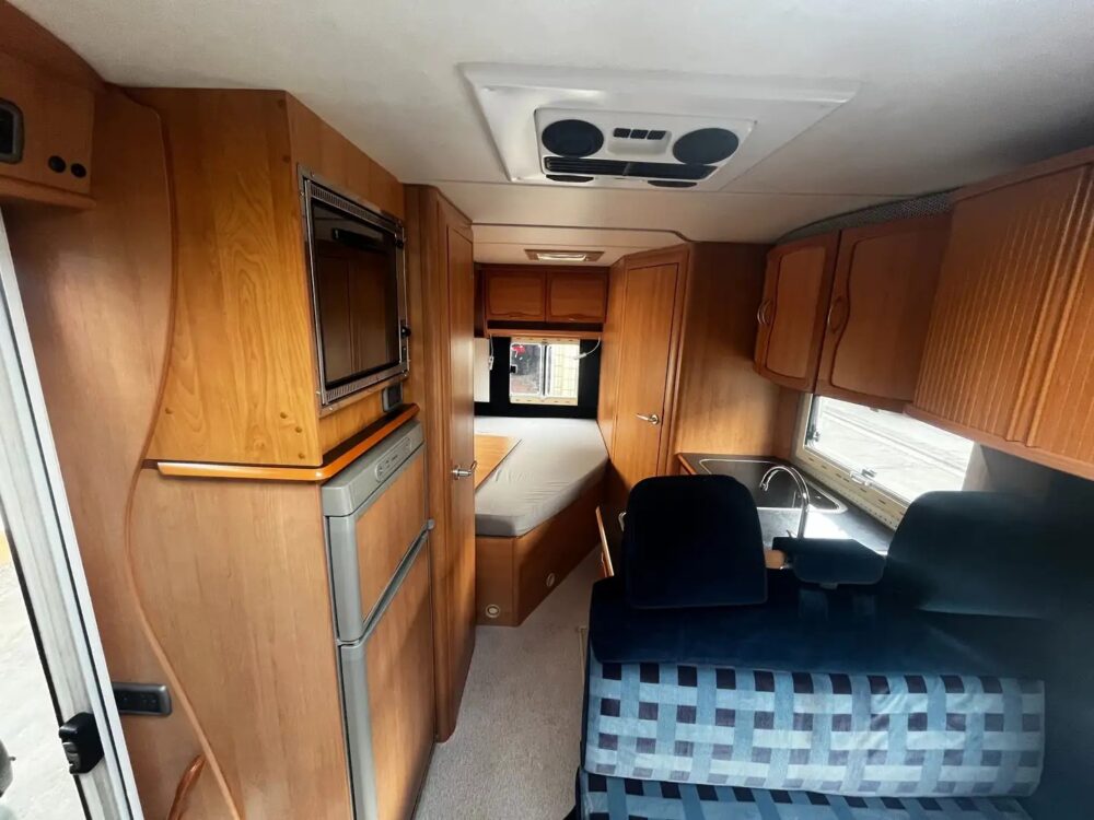 Eura Mobil Contura 706 SB MB 316 – Slechts 7,24 m, automaat | Slaapplaatsen: 4 | Eerste registratie: 02/2002 | 145.852 km | Vermogen: 156 pk | Totaalgewicht: 3.500 kg - Afbeelding 7