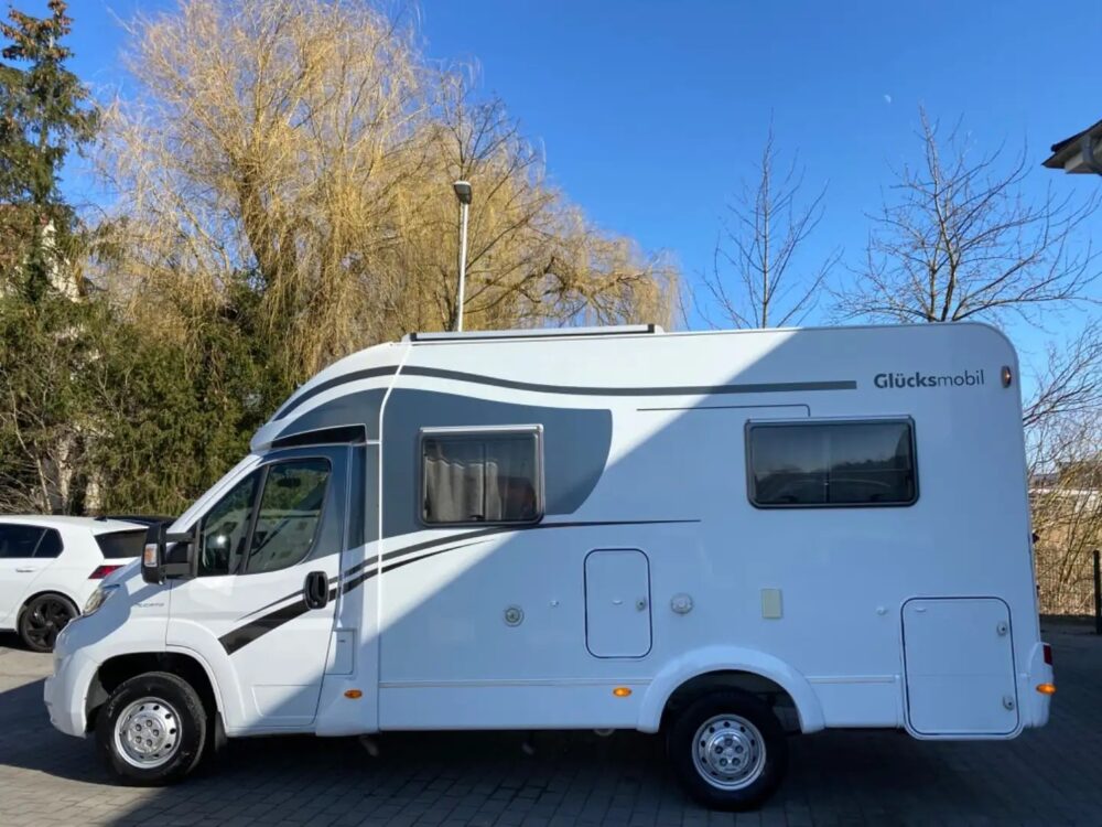 Glücksmobil T 58 – Slechts 6,23 m, Handgeschakeld | Slaapplaatsen: 2 | Eerste registratie: 04/2016 | 86.000 km | Vermogen: 131 pk | Totaalgewicht: 3.500 kg - Afbeelding 7