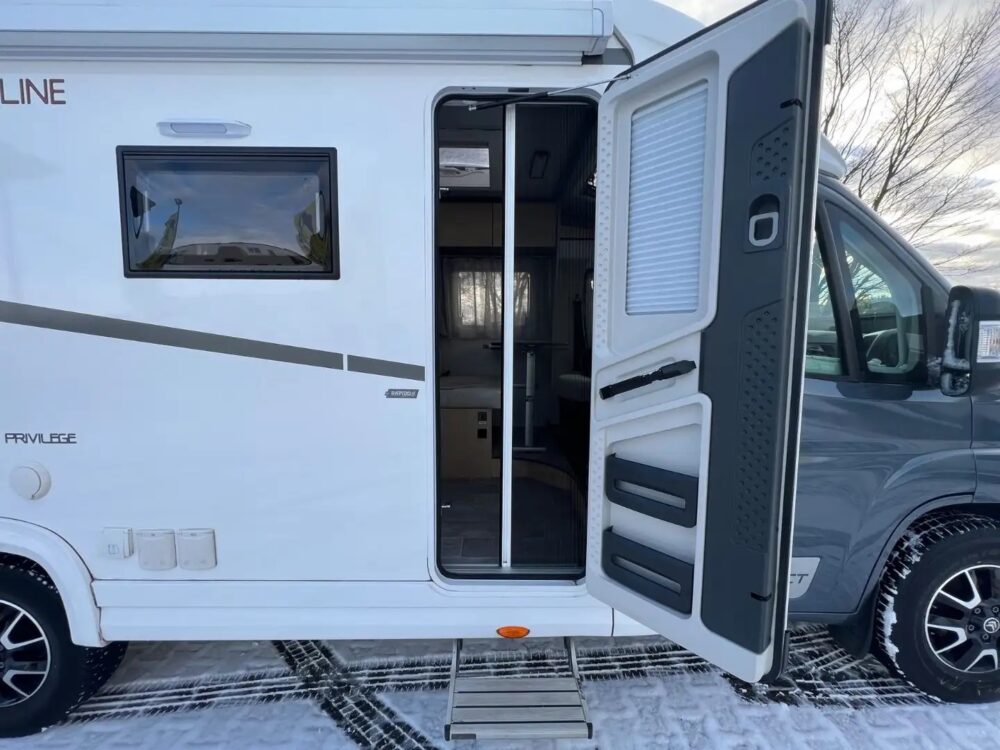 Weinsberg Cara Compact Pepper 50 Edition – Slechts 6,75 m, Handgeschakeld | Slaapplaatsen: 2 | Eerste registratie: 04/2021 | 92.618 km | Vermogen: 140 pk | Totaalgewicht: 3.500 kg - Afbeelding 8