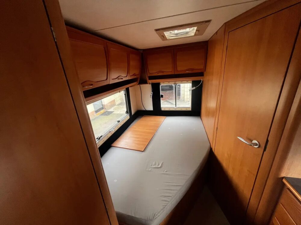 Eura Mobil Contura 706 SB MB 316 – Slechts 7,24 m, automaat | Slaapplaatsen: 4 | Eerste registratie: 02/2002 | 145.852 km | Vermogen: 156 pk | Totaalgewicht: 3.500 kg - Afbeelding 8