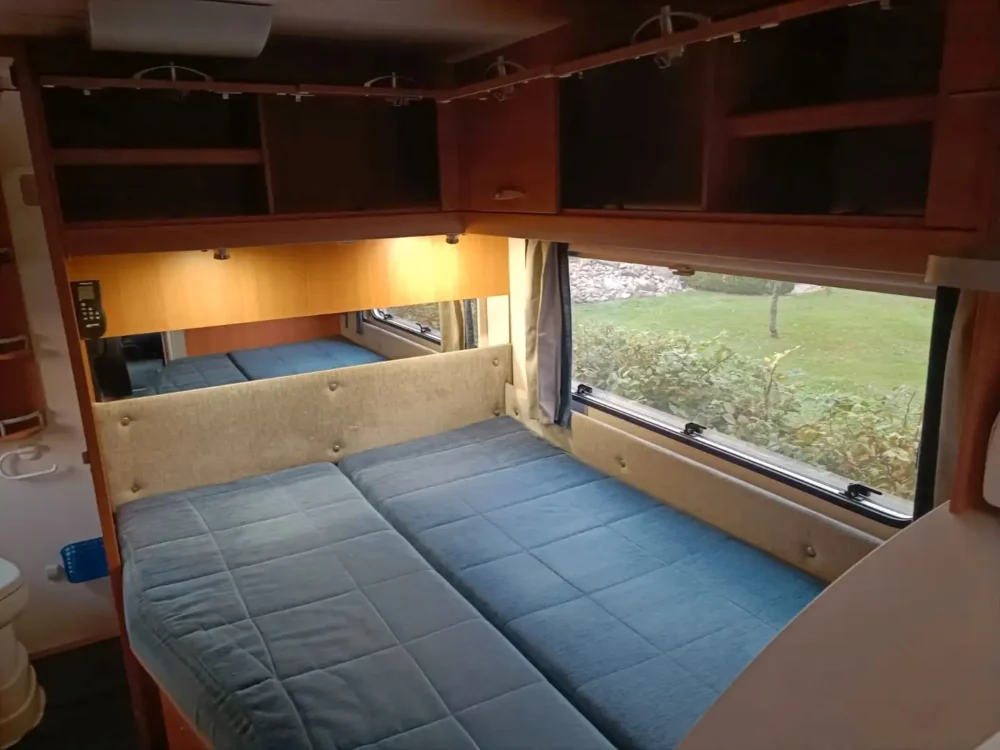 Knaus Sport TI700UFB – Slechts 7,26 m, Handgeschakeld | Slaapplaatsen: 4 | Eerste registratie: 11/2009 | 146.500 km | Vermogen: 158 pk | Totaalgewicht: 3.500 kg - Afbeelding 9