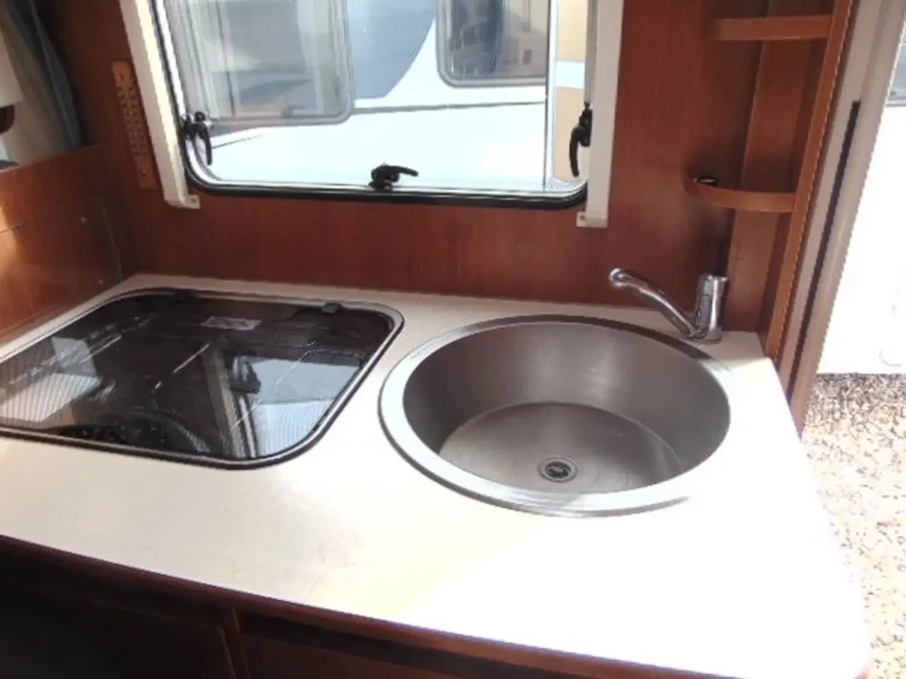 Carado T 138 – Slechts 5,98 m, handgeschakeld | Slaapplaatsen: 3 | Eerste registratie: 07/2014 | 93.200 km | Vermogen: 116 pk | Totaalgewicht: 3.500 kg - Afbeelding 9