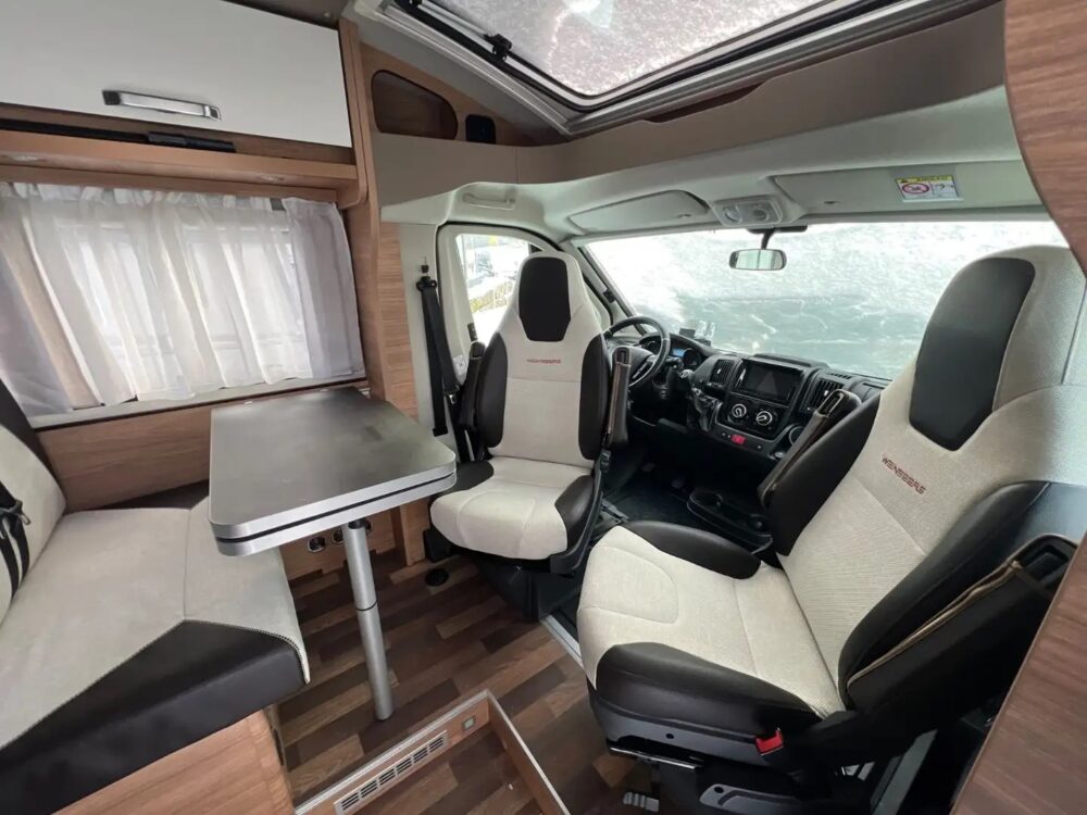 Weinsberg Cara Compact Pepper 50 Edition – Slechts 6,75 m, Handgeschakeld | Slaapplaatsen: 2 | Eerste registratie: 04/2021 | 92.618 km | Vermogen: 140 pk | Totaalgewicht: 3.500 kg - Afbeelding 9