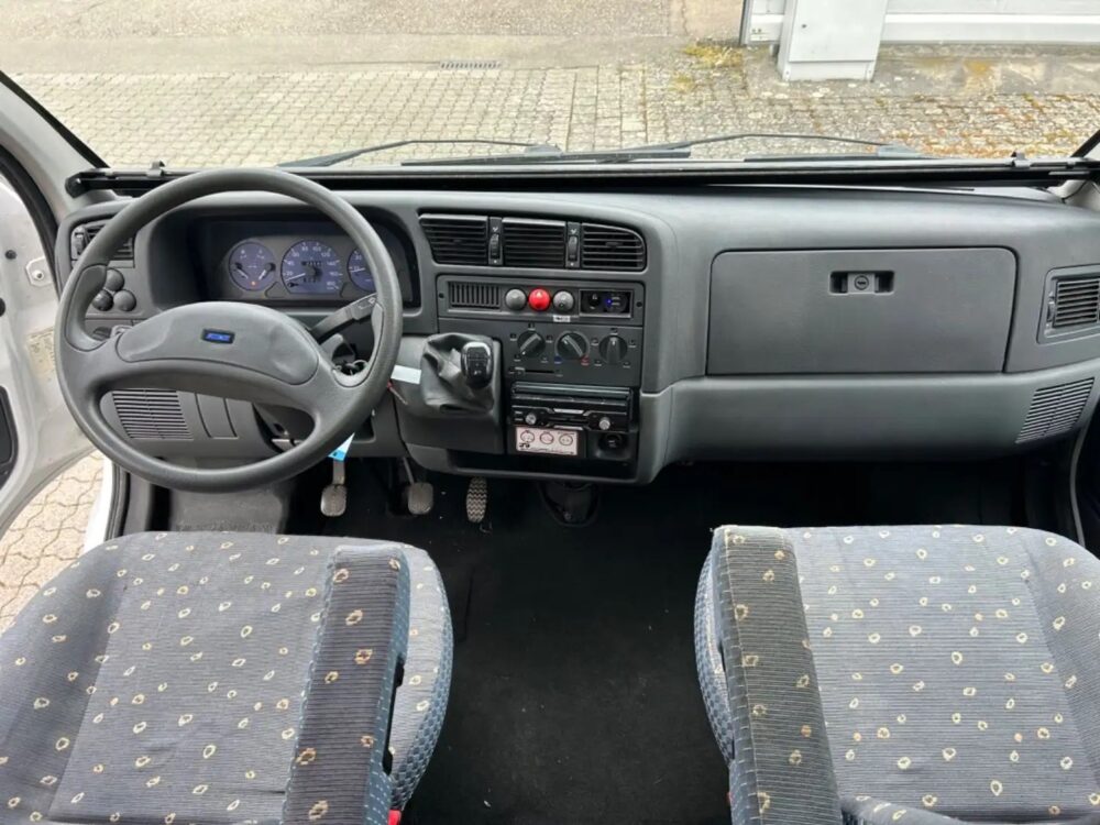 Bürstner T 603 – Slechts 6,22 m, Handgeschakeld | Slaapplaatsen: 2 | Eerste registratie: 03/2001 | 173.000 km | Vermogen: 128 pk | Totaalgewicht: 3.500 kg - Afbeelding 9