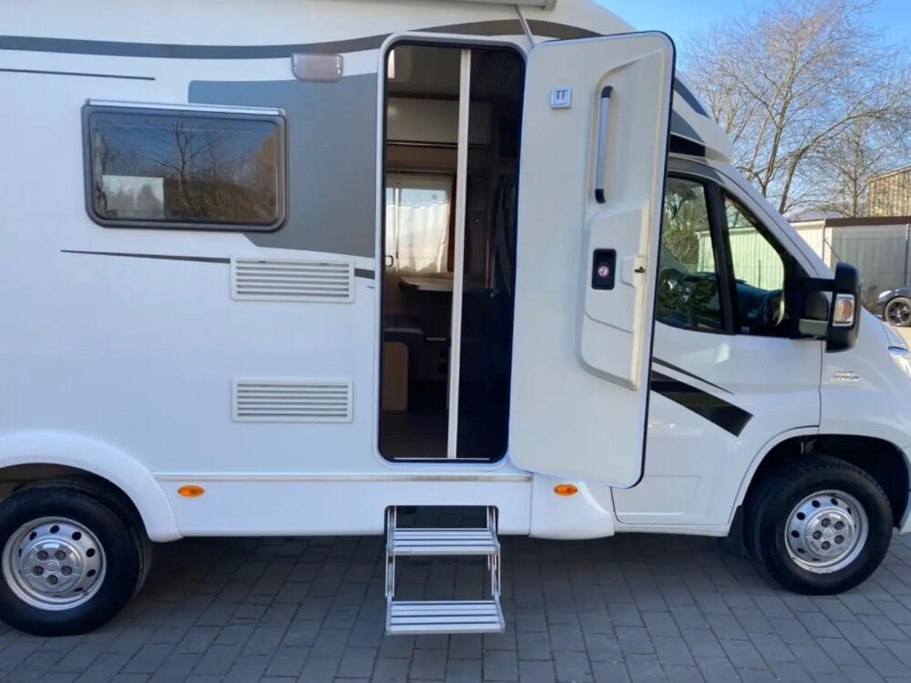 Glücksmobil T 58 – Slechts 6,23 m, Handgeschakeld | Slaapplaatsen: 2 | Eerste registratie: 04/2016 | 86.000 km | Vermogen: 131 pk | Totaalgewicht: 3.500 kg - Afbeelding 8