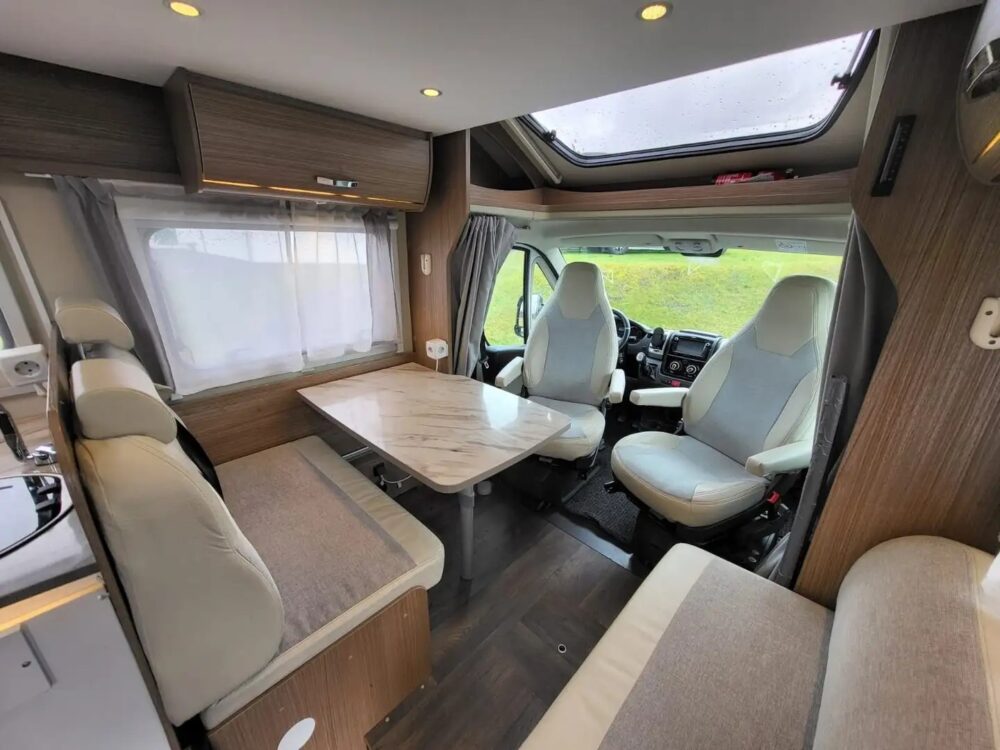 Carado T 448 – Slechts 7,38 m, Automaat | Slaapplaatsen: 4 | Eerste registratie: 04/2019 | 112.606 km | Vermogen: 150 pk | Totaalgewicht: 3.500 kg - Afbeelding 9