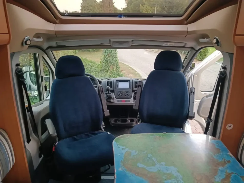 Knaus Sport TI700UFB – Slechts 7,26 m, Handgeschakeld | Slaapplaatsen: 4 | Eerste registratie: 11/2009 | 146.500 km | Vermogen: 158 pk | Totaalgewicht: 3.500 kg - Afbeelding 10