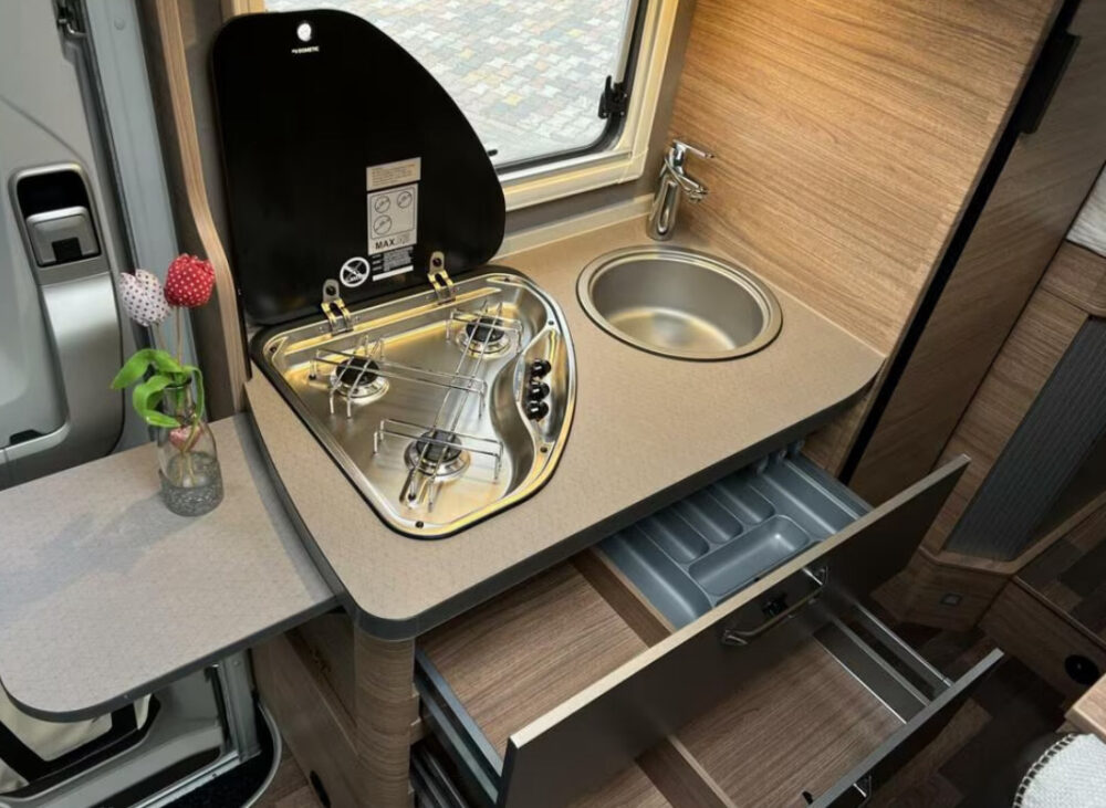 Weinsberg Pepper 600 MEG – Slechts 6,74 m, automaat | Slaapplaatsen: 2 | Eerste registratie: 09/2023 | 9422 km | Vermogen: 140 pk | Totaalgewicht: 3.500 kg - Afbeelding 17
